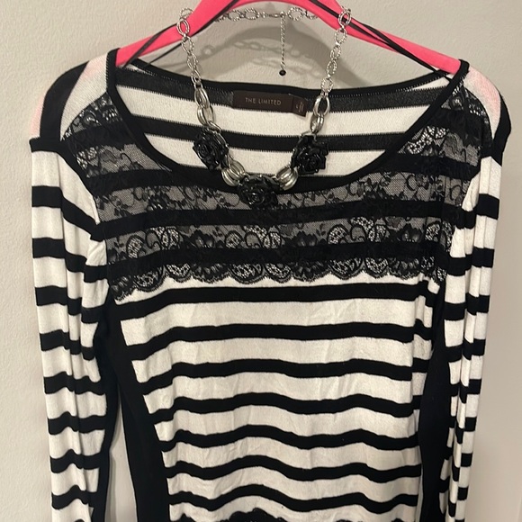 The Limited long sleeve knit shirt, light sweater - Picture 4 of 5